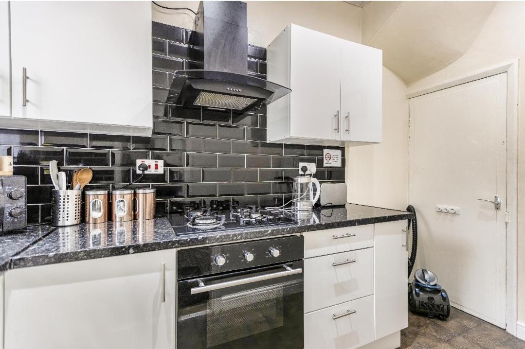 Bright Sunny, Double Bed With Garden, Tv And Wi-Fi Hotell Leeds  Eksteriør bilde